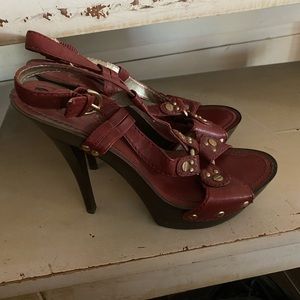 Red heels Jessica Simpson size between 8 1/2 - 9